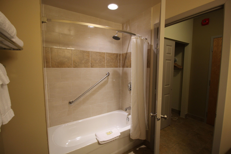 bathroom 4