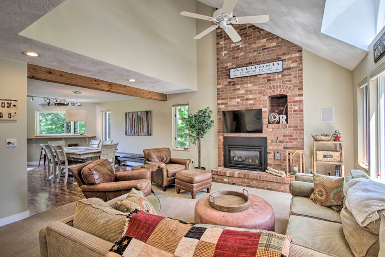 Others 1, Bartlett Condo w/ Mtn-view Deck < 1 Mi to Skiing!, Carroll
