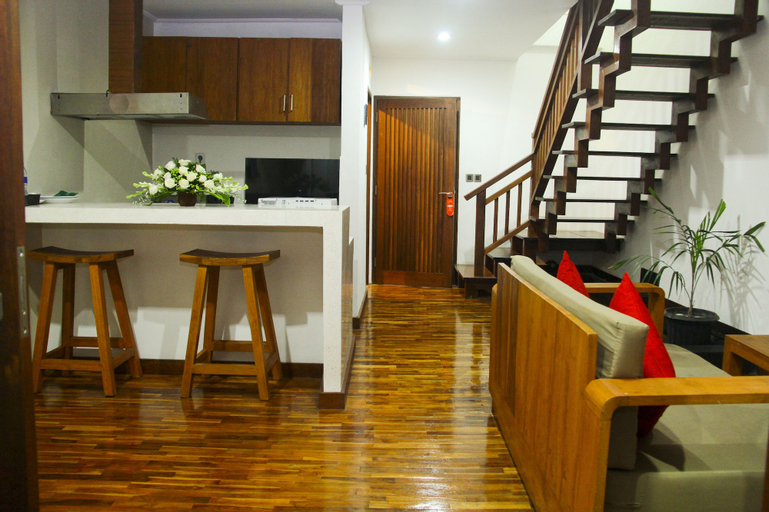 Dining Room 8