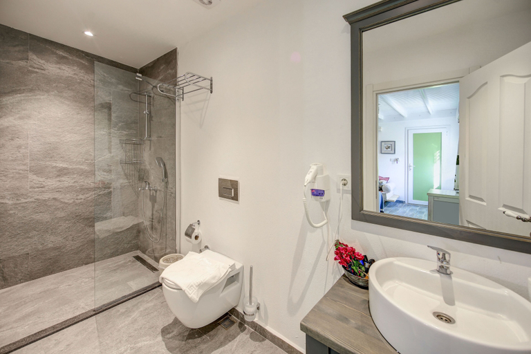 Bathroom 5, Kefi Beach and Suites, Bodrum