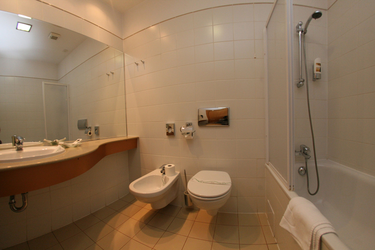 Bathroom 4, Hotel Savoy, Timisoara