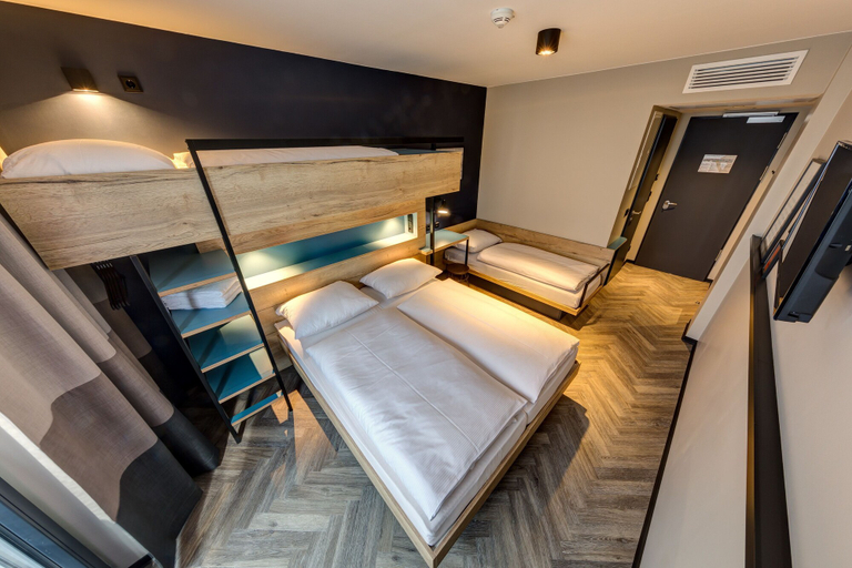 Bedroom 3, Schulz Hotel Berlin Wall at the East Side Gallery, Berlin