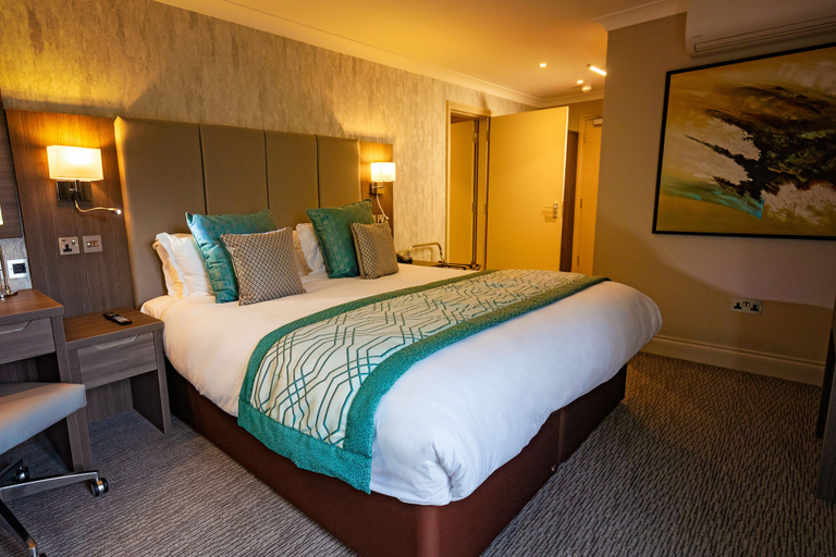Bedroom 3, Mercure Milton Keynes Hotel, Milton Keynes