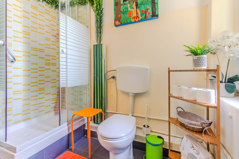 Bathroom 4, Lisbon Boulevard, Lisbon