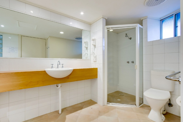 Bathroom 4, North Pier Hotel, Bass Coast - Phillip Is.