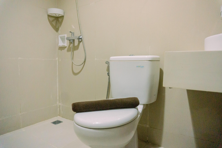 Bathroom 5, Minimalist and Cozy 1BR Tree Park City BSD Apartment By Travelio, Tangerang Selatan