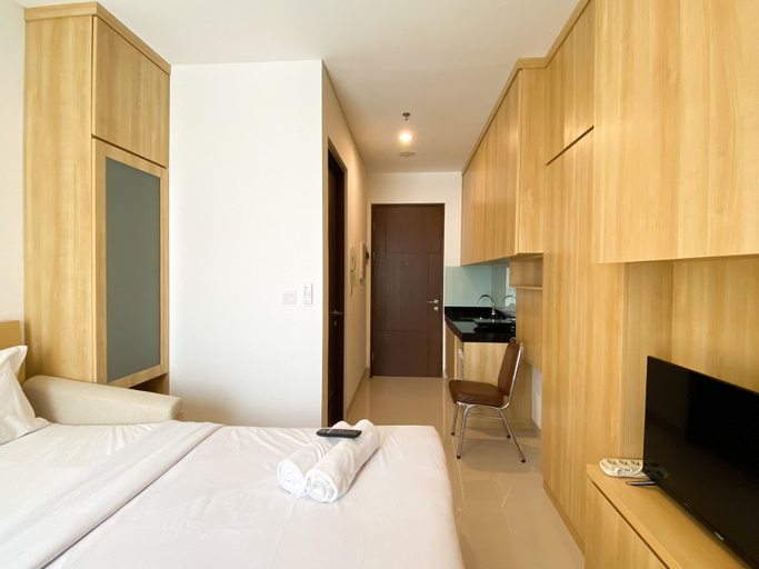 Bedroom 4, Modern Design and Homey Studio Ciputra World 2 Apartment By Travelio, Jakarta Selatan