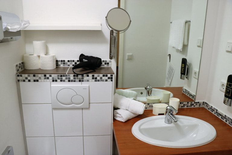 Bathroom 5, Hotel Frederikspark, Segeberg