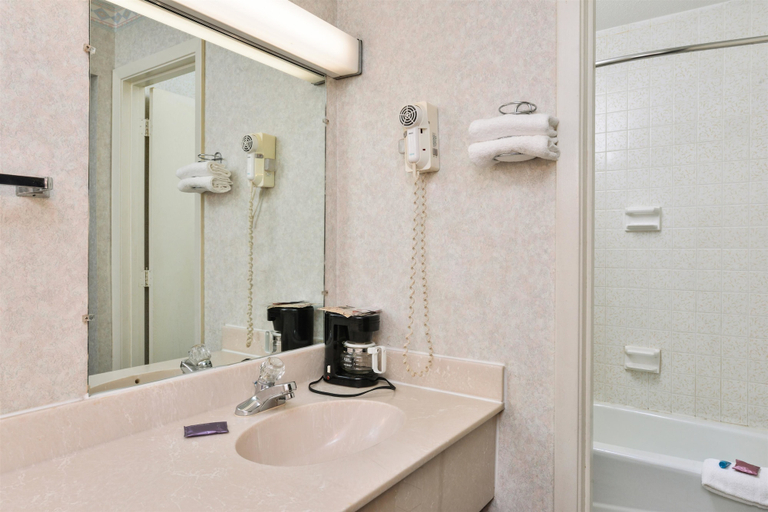 Bathroom 4, Americas Best Value Inn Decatur, IN, Adams