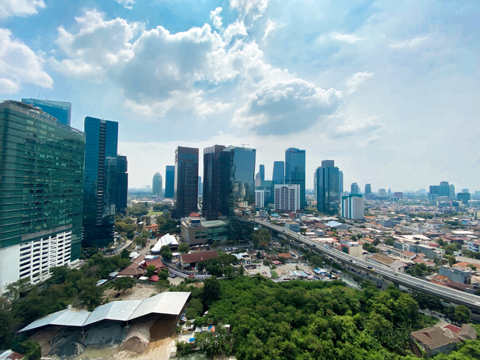 Exterior & Views 5, Modern Design and Homey Studio Ciputra World 2 Apartment By Travelio, South Jakarta
