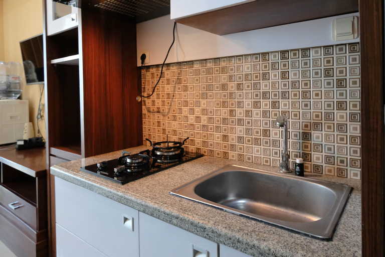 Others 2, Chic and Vibrant Studio Apartment at Tamansari Papilio By Travelio, Surabaya