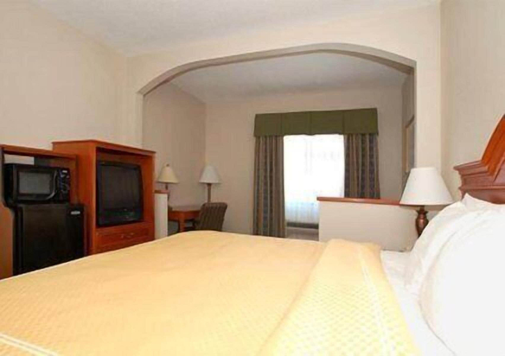 Bedroom 2, Comfort Suites Fairgrounds West, Oklahoma