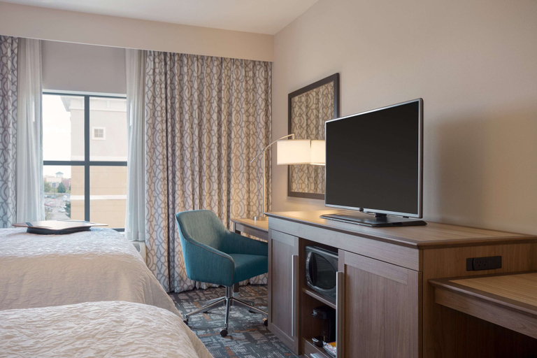 Bedroom 3, Hampton Inn & Suites West Des Moines/SW Mall Area, Dallas