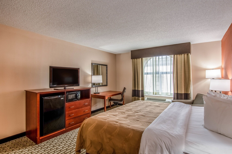 Bedroom 4, Country Inn & Suites by Radisson, Muskegon, MI, Muskegon