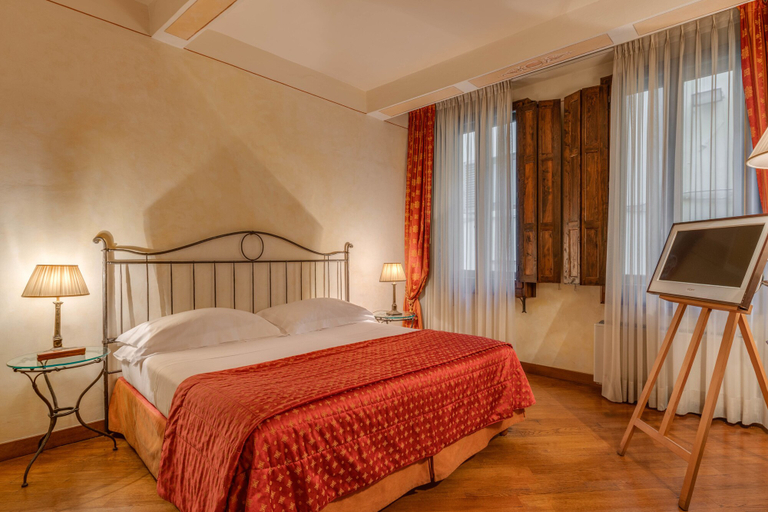 Bedroom 2, In Piazza della Signoria - Boutique Hotel, Florence