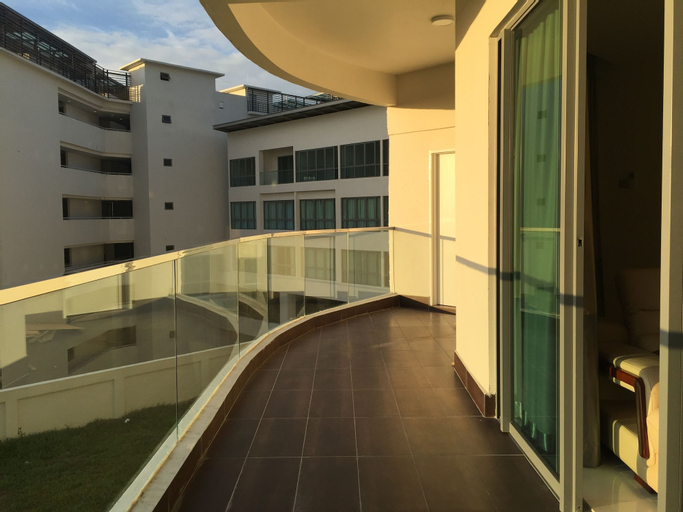 Exterior 5