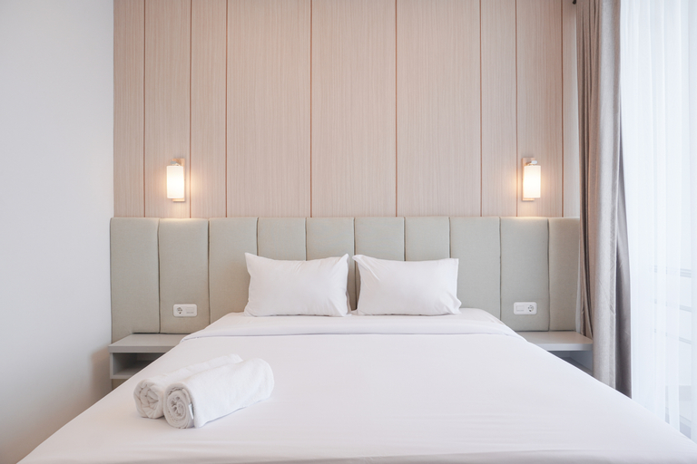 Nice and Comfort 1BR at 25th Floor Samara Suites Apartment By Travelio, South Jakarta
