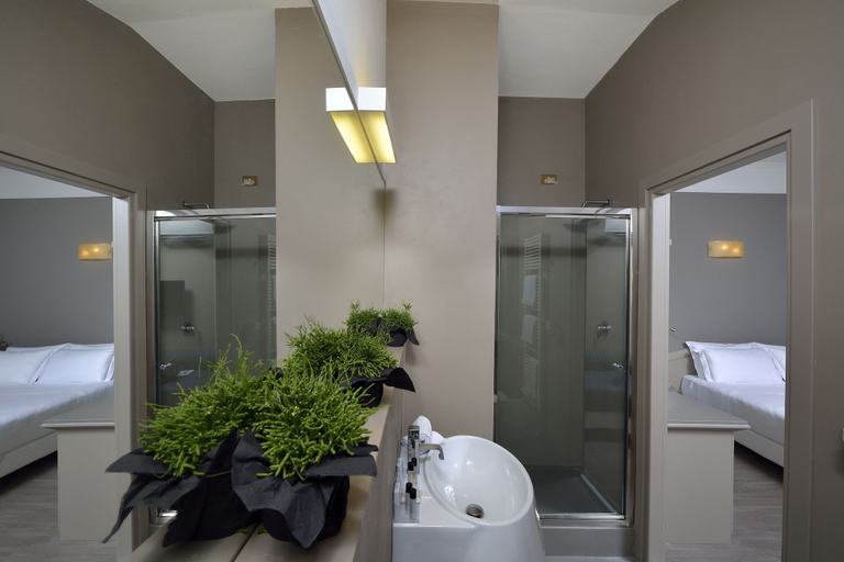 Bathroom 4, Hotel Metropolitan, Bologna
