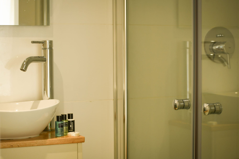 Bathroom 4, Beachside 3-BR Apt Perfect for Families