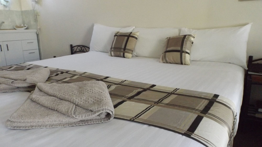 Bedroom 5, Coffs Harbour Pacific Palms Motel, Coffs Harbour - Pt A
