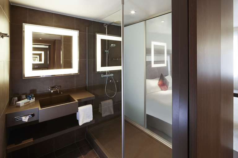 Bathroom 5, Novotel London Brentford, London