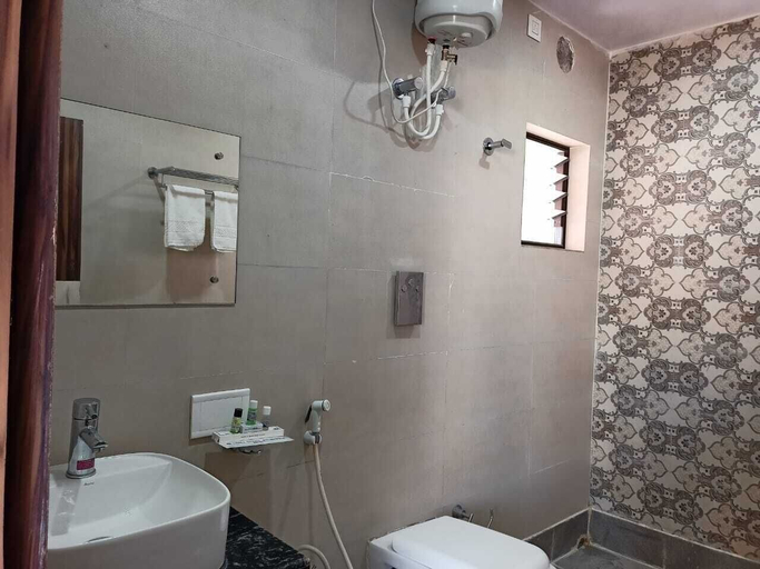 Bathroom 3, Hotel Dayal International, Purba Medinipur