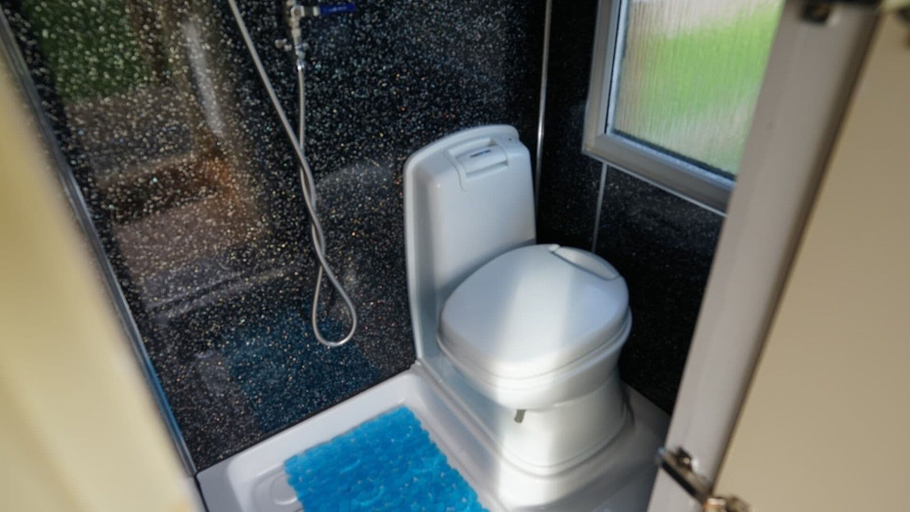 Bathroom 3, Showman's Hut @ Westcote, Scottish Borders