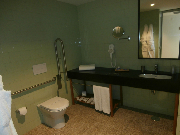 Bathroom 5, Abrigo da Montanha Hotel Rural & Spa, Seia