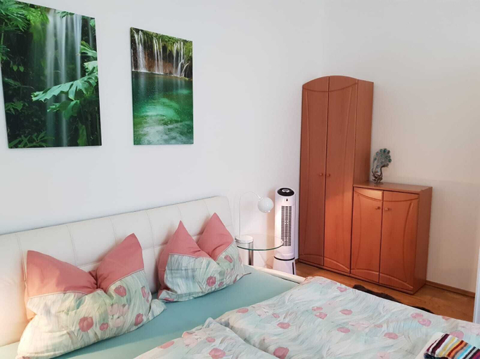 Bedroom 4, Nina, Wien