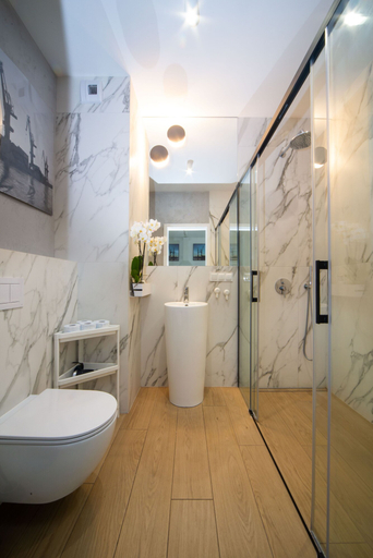 Bathroom 4, Maya's 38, Gdańsk City