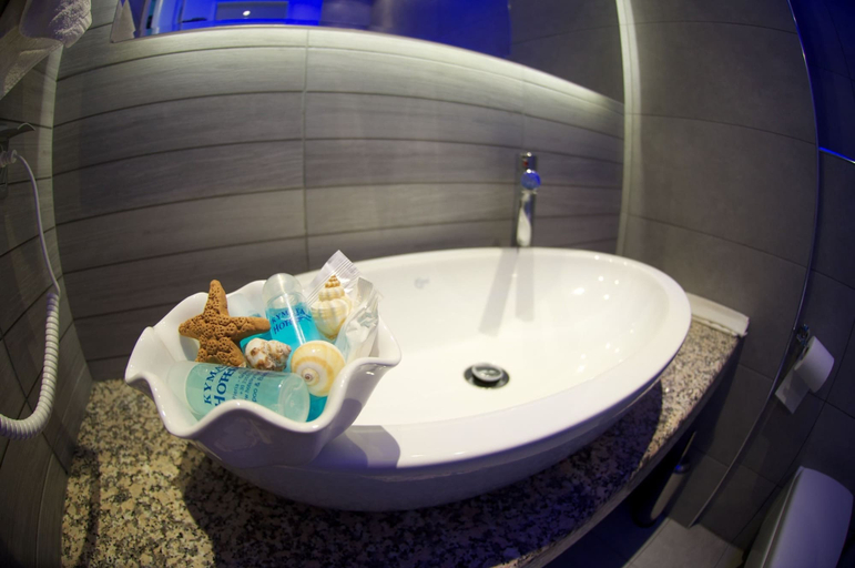 Bathroom 4, Kymata, Central Macedonia