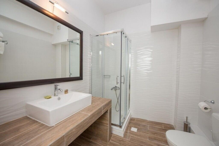 Bathroom 4, Maranton Beach Hotel, East Macedonia and Thrace