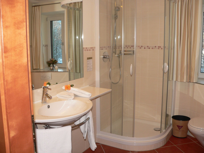Bathroom 3, Die Lilie - Hotel Garni, Reutte