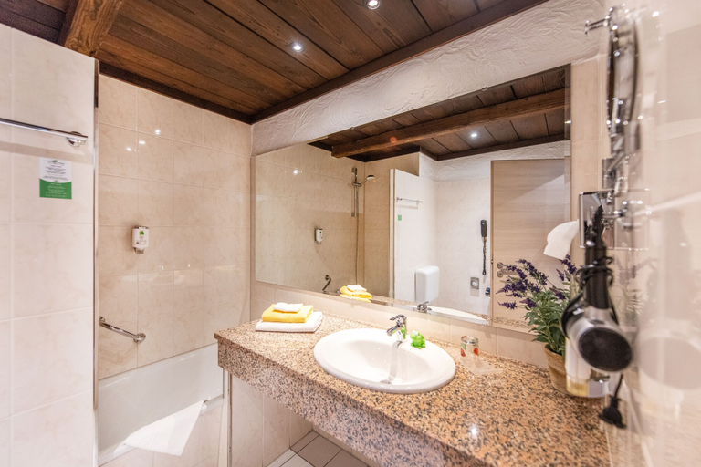 Bathroom 5, Contel Hotel Koblenz, Koblenz