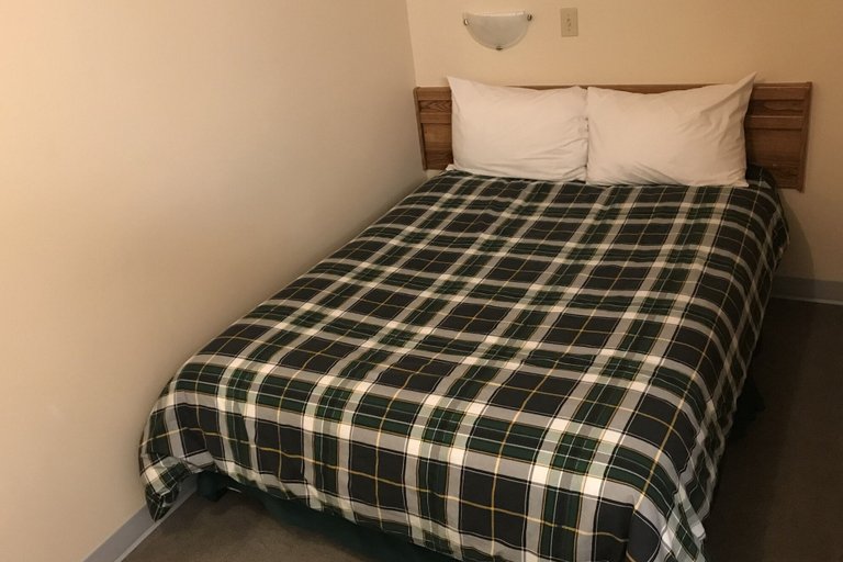 Bedroom 2, The Griz Inn, East Kootenay