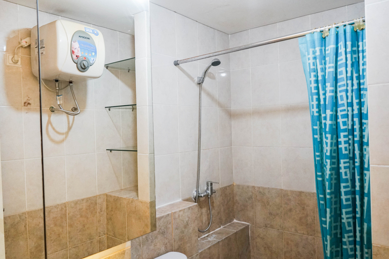 Bathroom 5, Strategic 1BR Unit Silkwood Apartment By Travelio, Tangerang