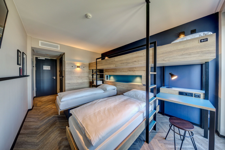 Bedroom 4, Schulz Hotel Berlin Wall at the East Side Gallery, Berlin