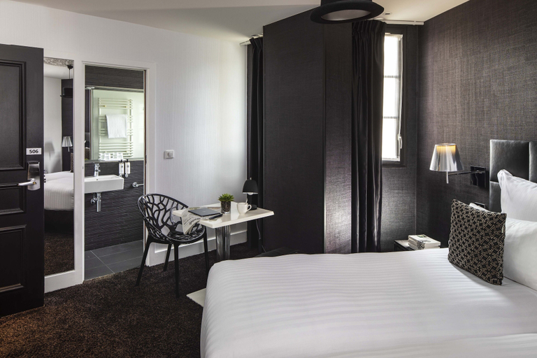 Bedroom 2, First Hotel Paris Tour Eiffel, Paris