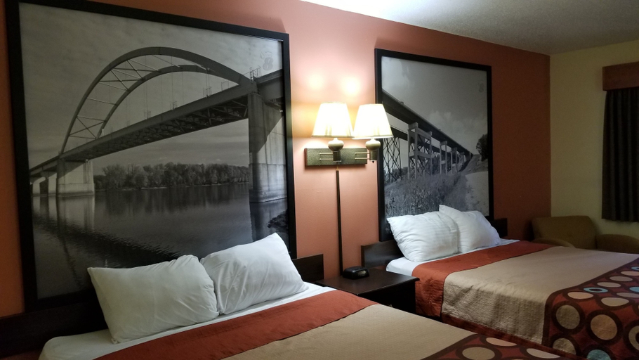 Bedroom 2, Super 8 By Wyndham Ottumwa, Wapello