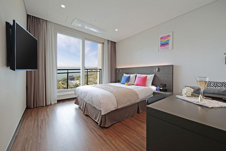 Bedroom 3, Airsky Hotel, Jung