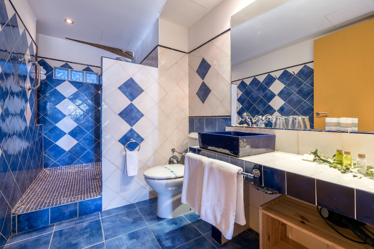 Bathroom 3, Hotel & Restaurant Cal Llop, Tarragona