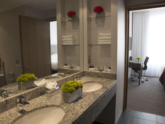 Bathroom 5, The Spencer Hotel, Dublin