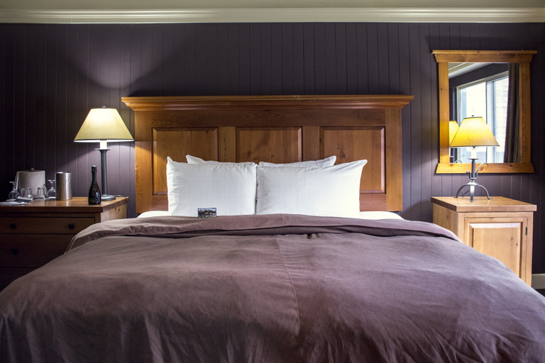 Bedroom 3, Deer Lodge, Division No. 15