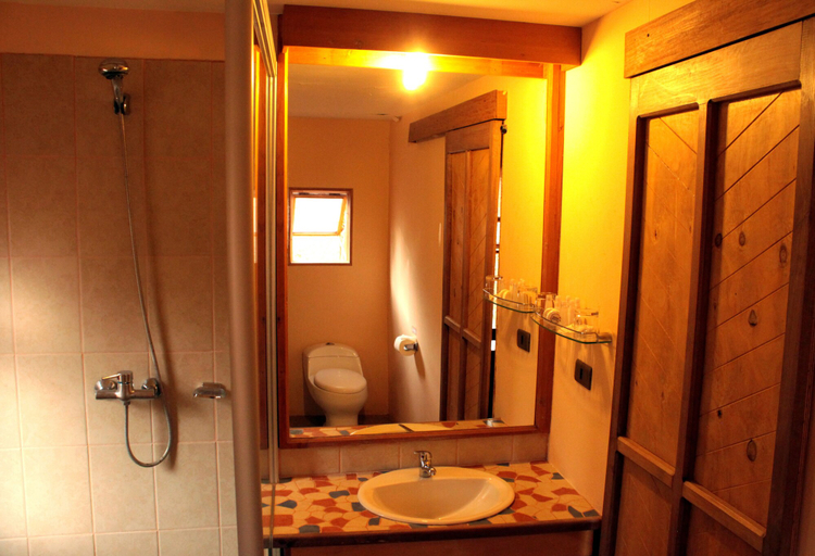 Bathroom 4, Poblado Kimal, El Loa