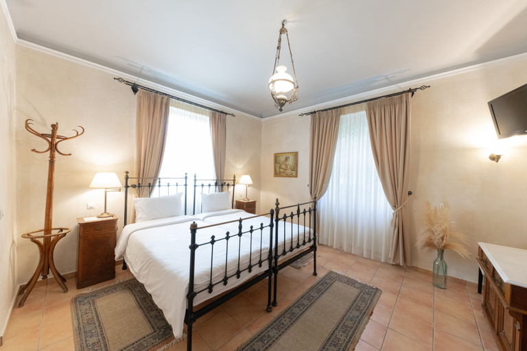 Bedroom 2, Nafsimedon Hotel, Peloponnese