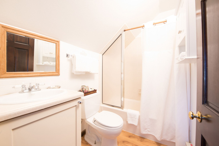 Bathroom 3, Elk Mountain Lodge, Gunnison