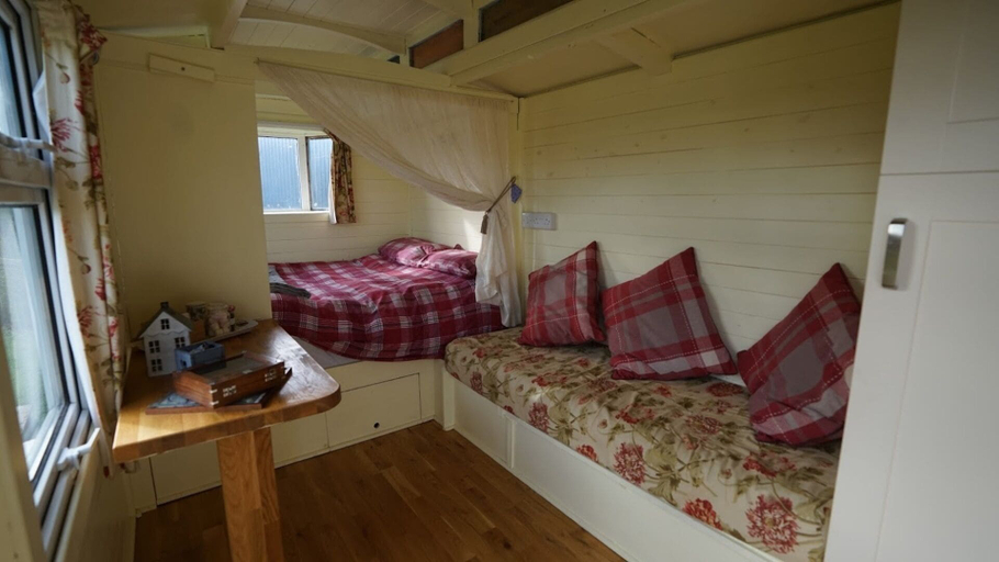 Bedroom 2, Showman's Hut @ Westcote, Scottish Borders
