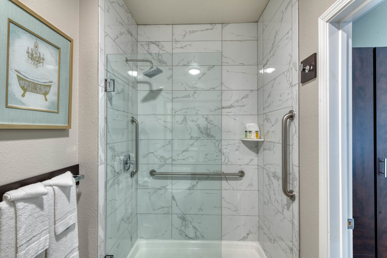 Bathroom 4, Geyserville Inn, Sonoma