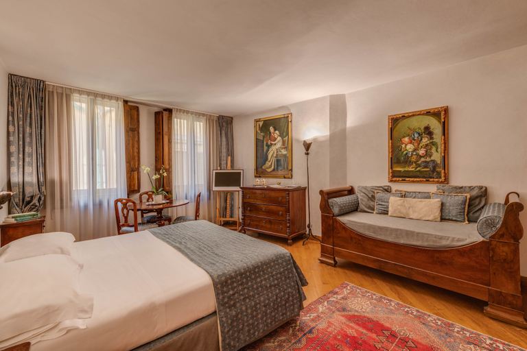 Bedroom 3, In Piazza della Signoria - Boutique Hotel, Florence