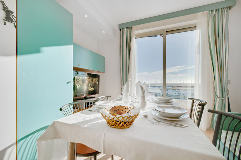 Dining Room 7